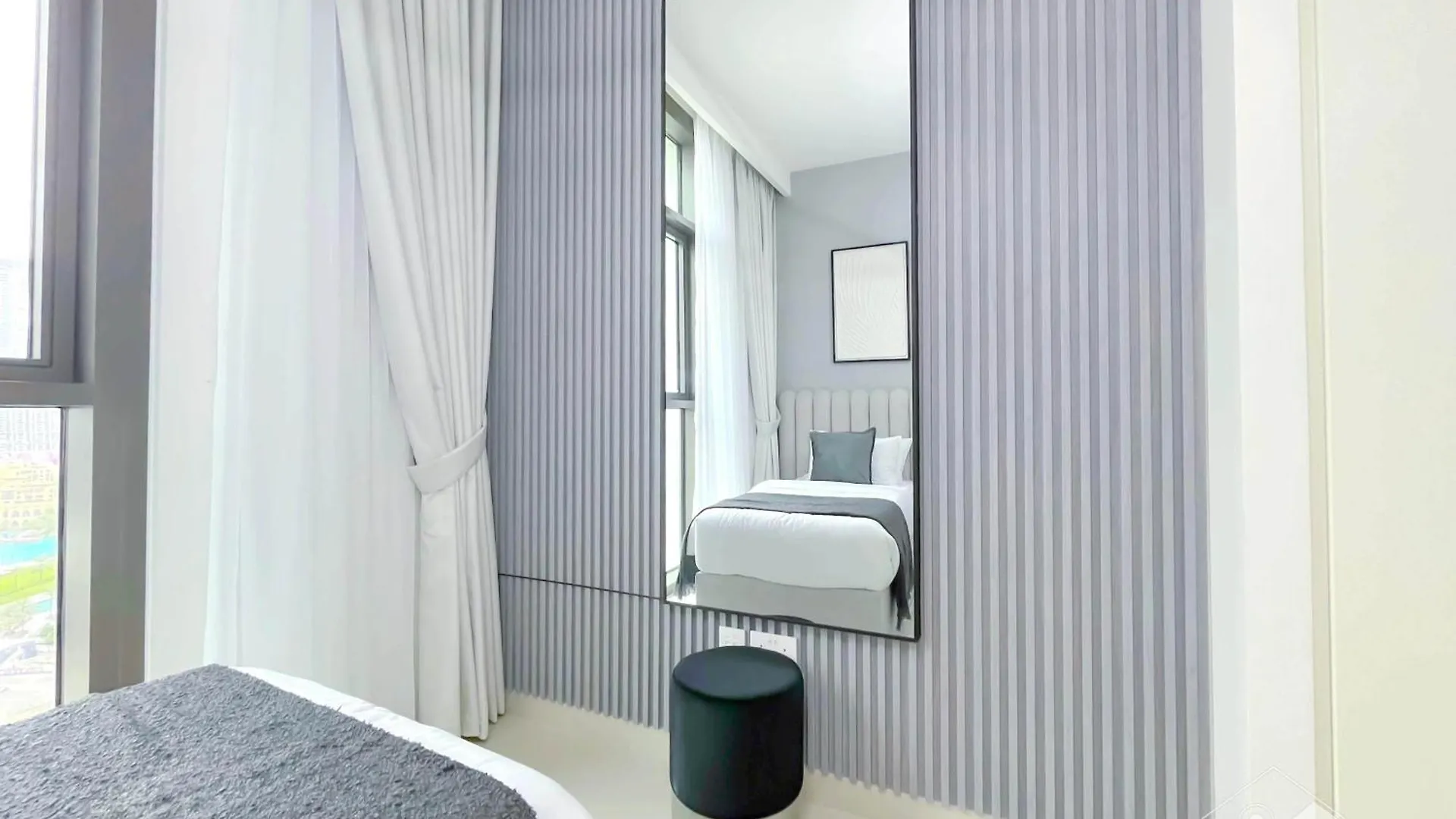 Luxurious Stay At Burj Crown Downtown Dubai Apartment
