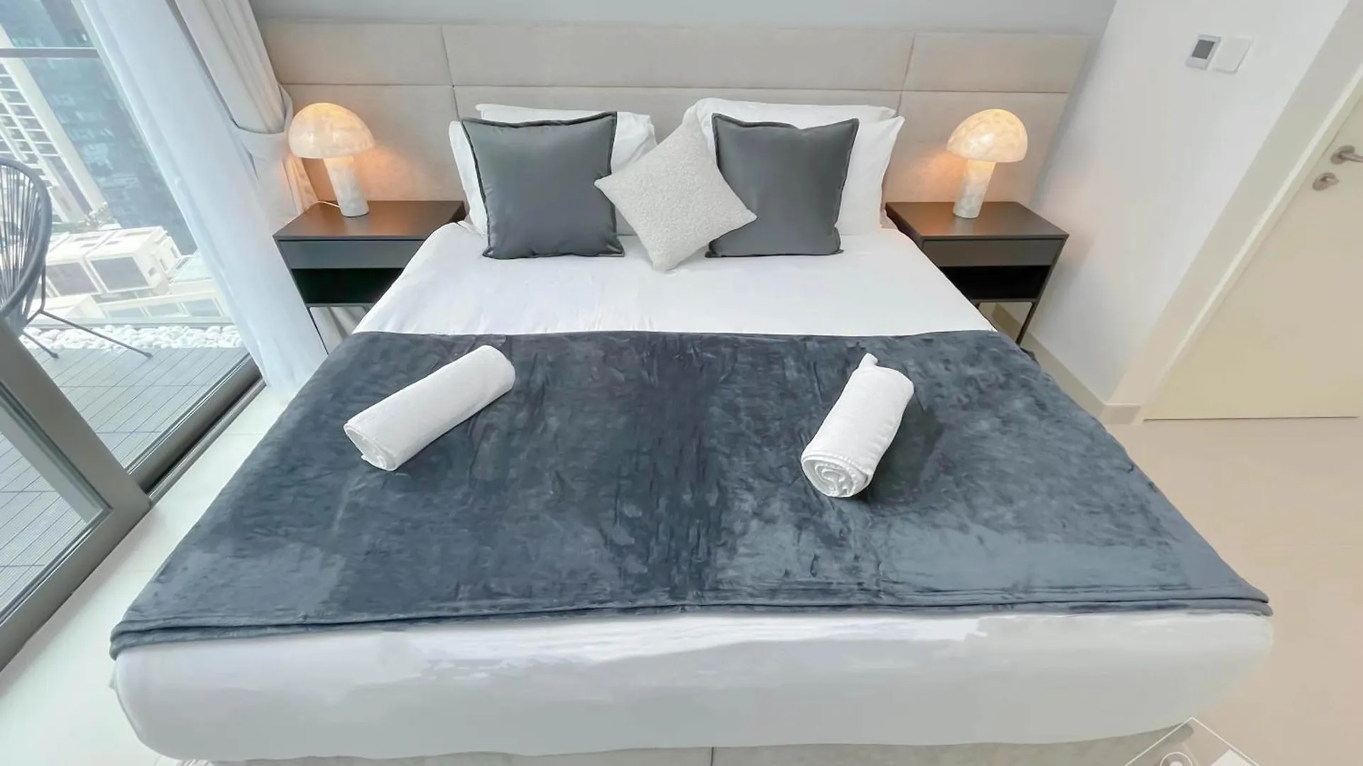 Luxurious Stay At Burj Crown Downtown Dubai Apartment